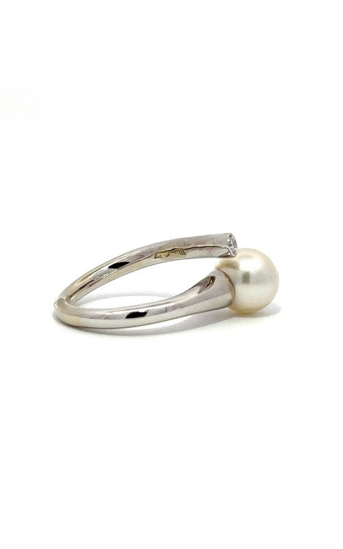 18K WHITE GOLD RING WITH AKOYA PEARL AND DIAMOND G13804