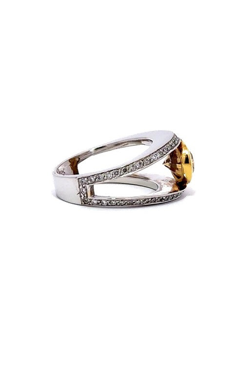 18K WHITE GOLD GREEN DIAMOND SPLIT-SHANK RING  C3366