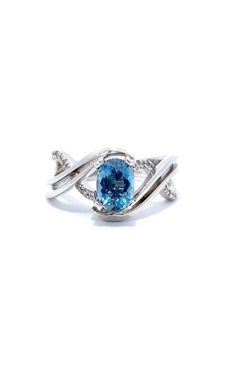 18K WHITE GOLD AQUAMARINE RING WITH SIDE DIAMONDS  G11160