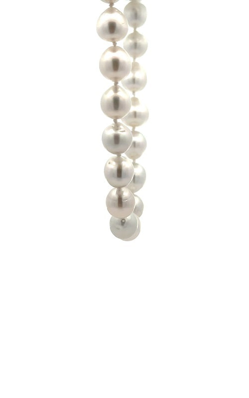 Close-up of a white pearls necklace