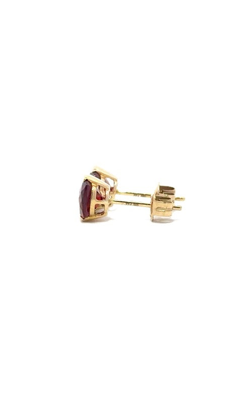  Pair of gold stud earrings with square-cut red garnet gemstones.