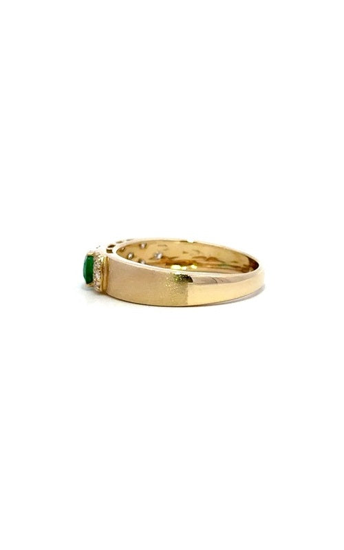 Gold ring band with a pear-shaped emerald surrounded by smaller diamonds.