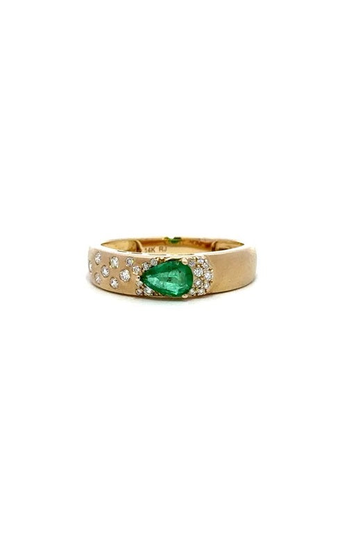 Gold ring band with a pear-shaped emerald surrounded by smaller diamonds.