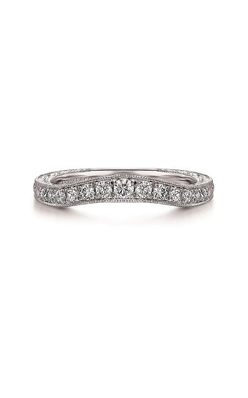 Silver band set in a shared prong setting along the bottom, creating a V-shaped design.