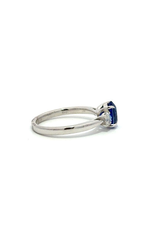 PLATINUM SAPPHIRE AND DIAMONDS RING  G16144
