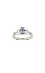 PLATINUM SAPPHIRE AND DIAMONDS RING  G16144