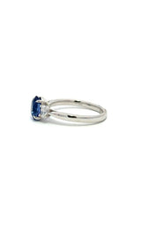PLATINUM SAPPHIRE AND DIAMONDS RING  G16144