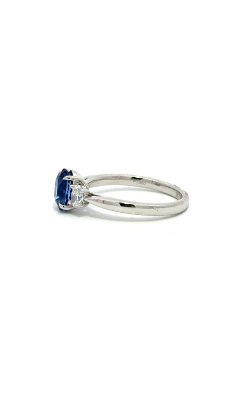 PLATINUM SAPPHIRE AND DIAMONDS RING  G16144
