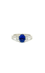 PLATINUM SAPPHIRE AND DIAMONDS RING  G16144